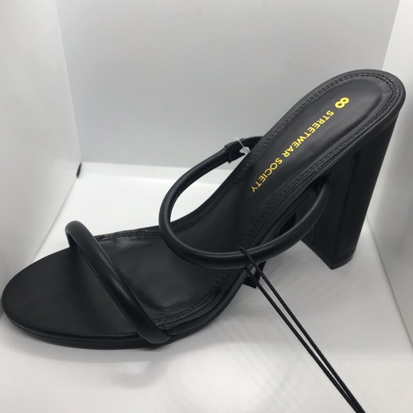 NWT- Classy Black Heels - Picture 4 of 9